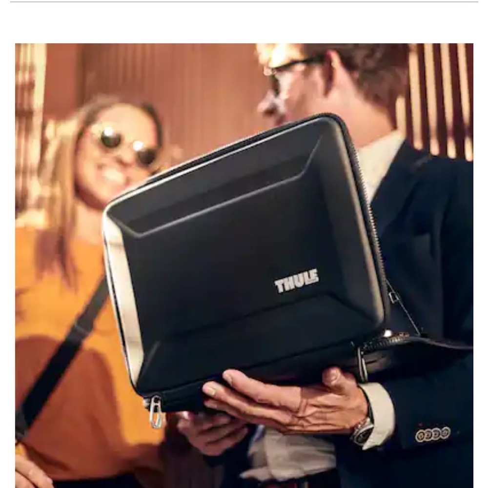 • Thule • Unisex Gauntlet Laptop Sleeve Laptop Case for 14” Apple MacBook Pro
